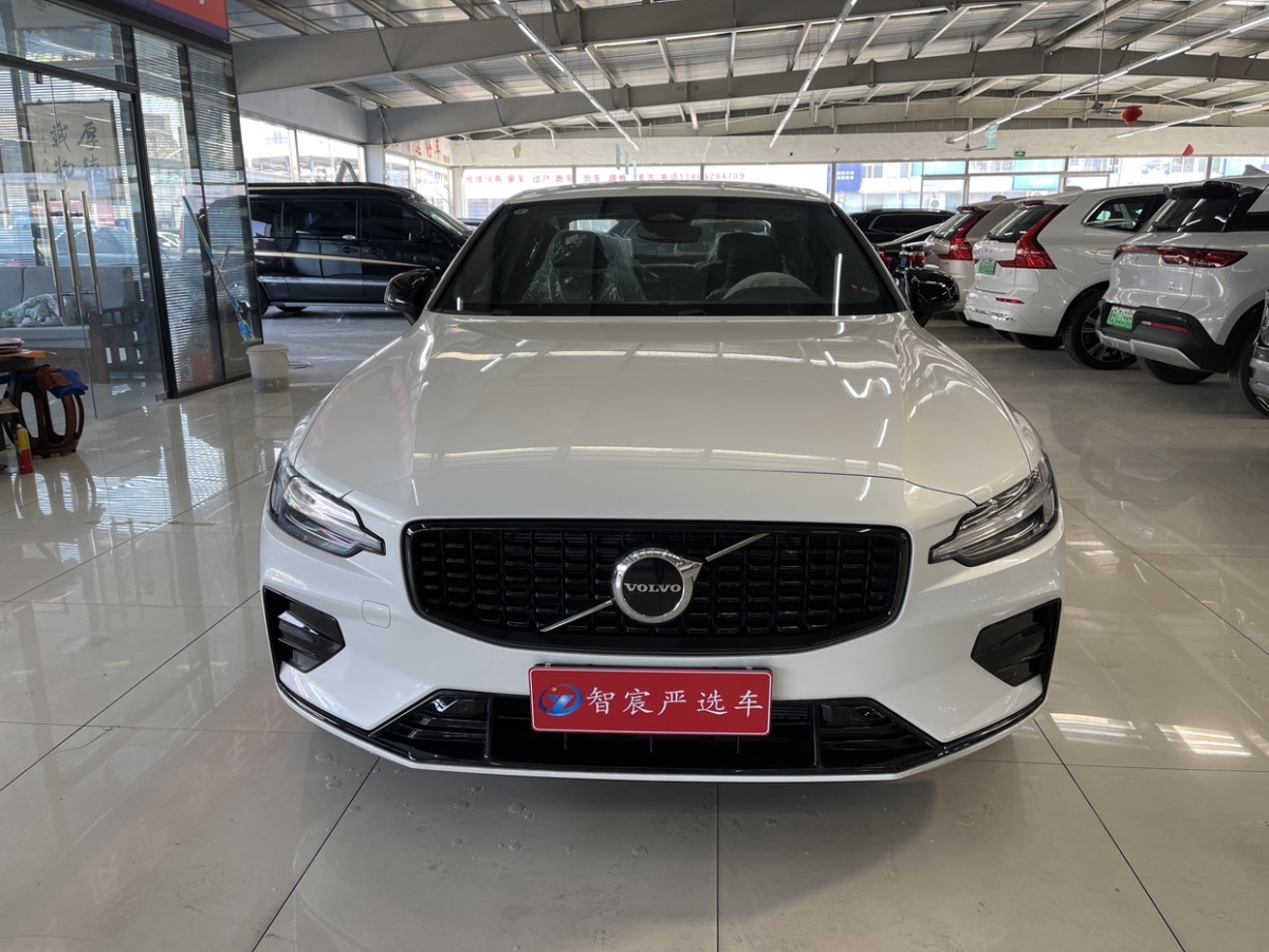 沃爾沃 S60L  2024款 B4 智遠(yuǎn)運(yùn)動版圖片