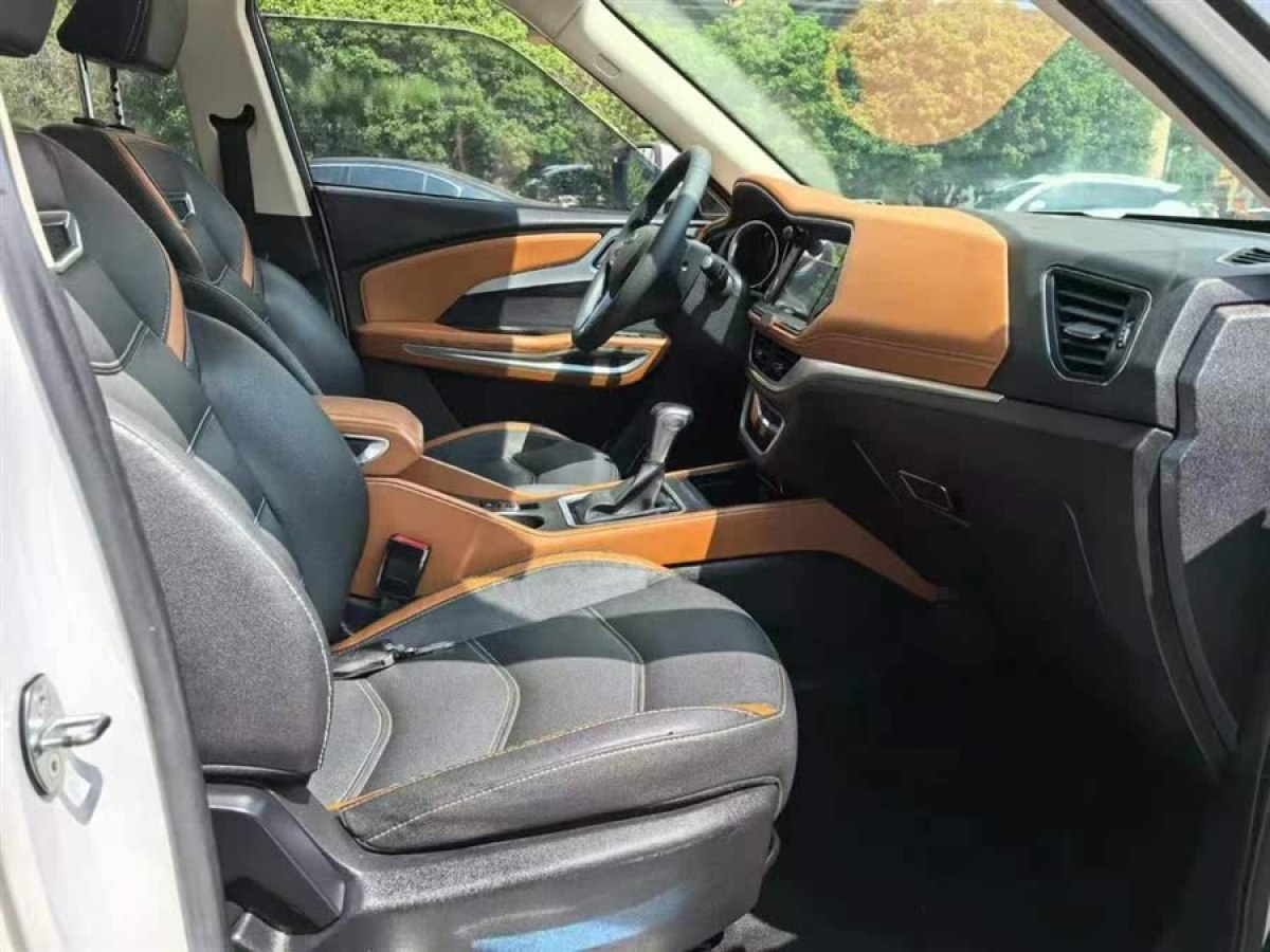 眾泰 T300  2018款 1.5L CVT豪華型圖片