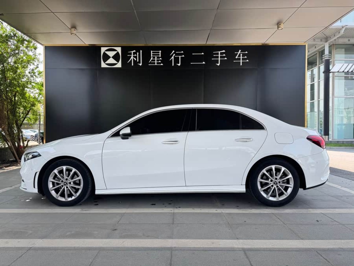 奔馳 奔馳A級  2022款 改款 A 200 L 運動轎車時尚型圖片