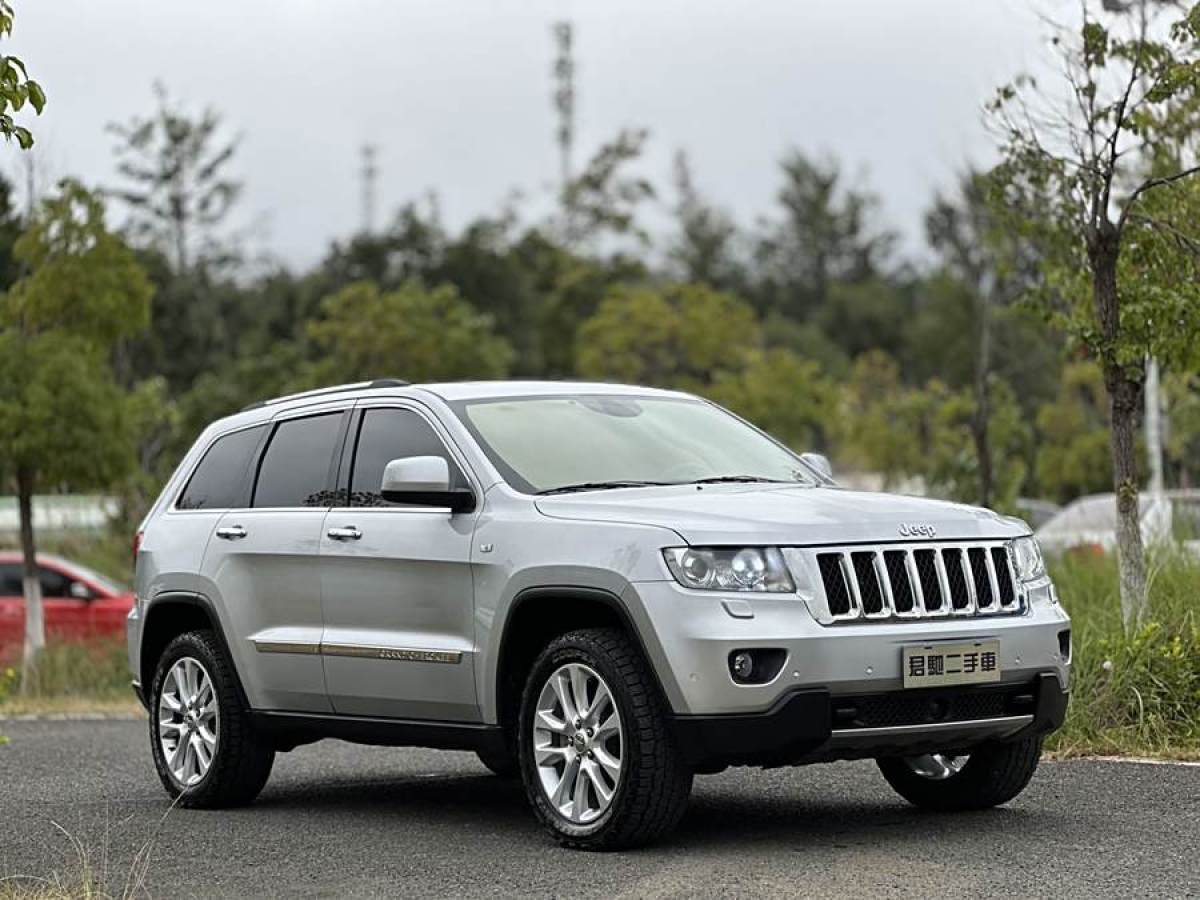 Jeep 大切諾基  2011款 改款 5.7L 旗艦導航版圖片