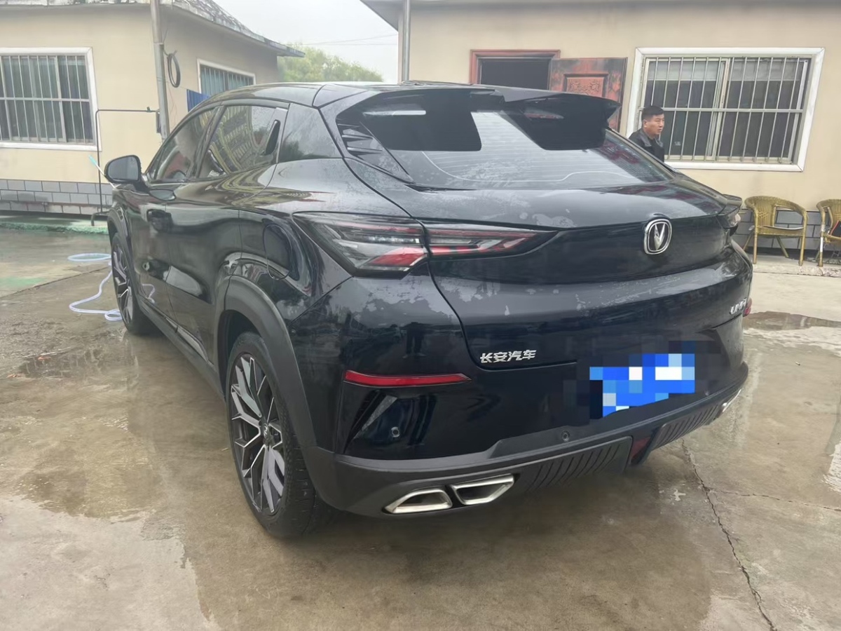 長(zhǎng)安 UNI-T  2022款 1.5T 尊貴型圖片