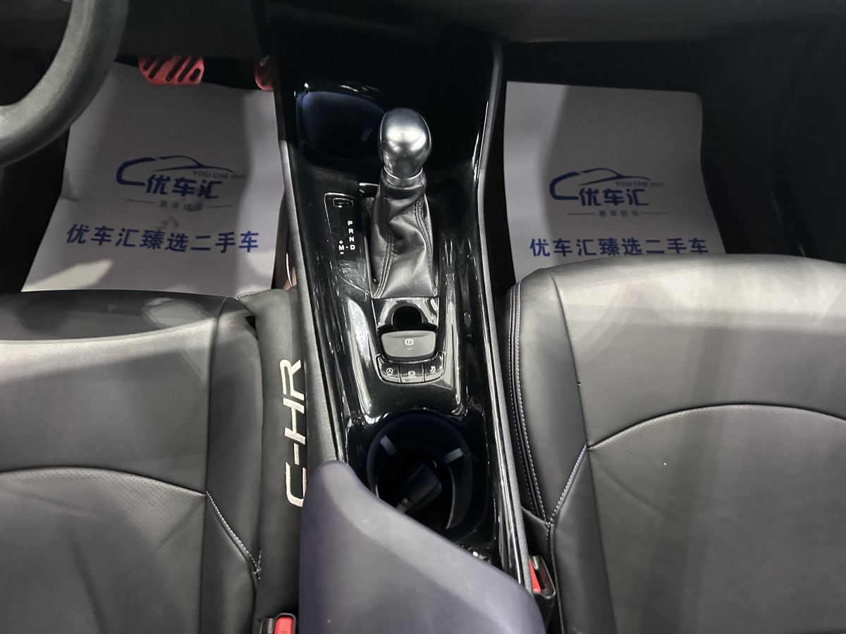 豐田 C-HR  2018款 2.0L 領(lǐng)先天窗版 國V圖片