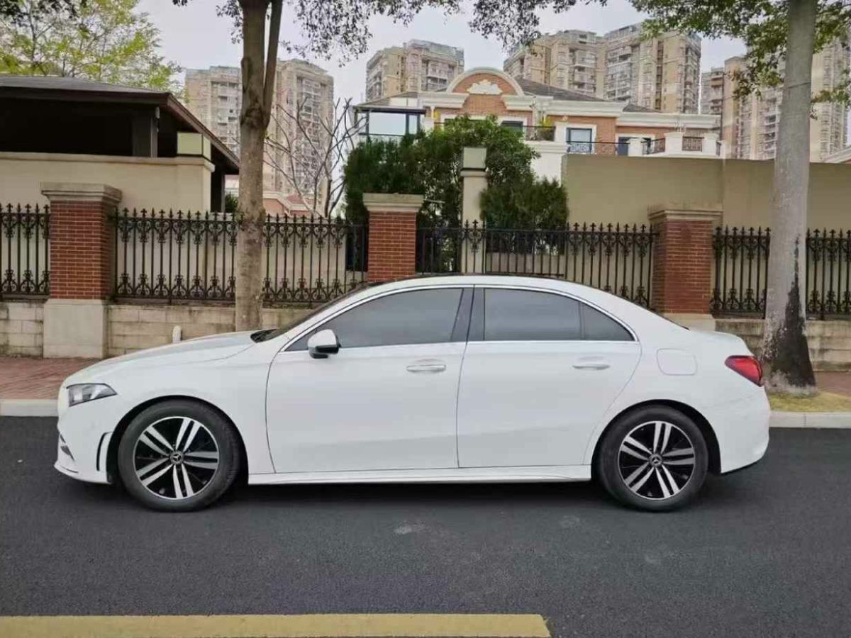 奔馳 奔馳GLE  2020款  GLE 350 4MATIC 時(shí)尚型圖片