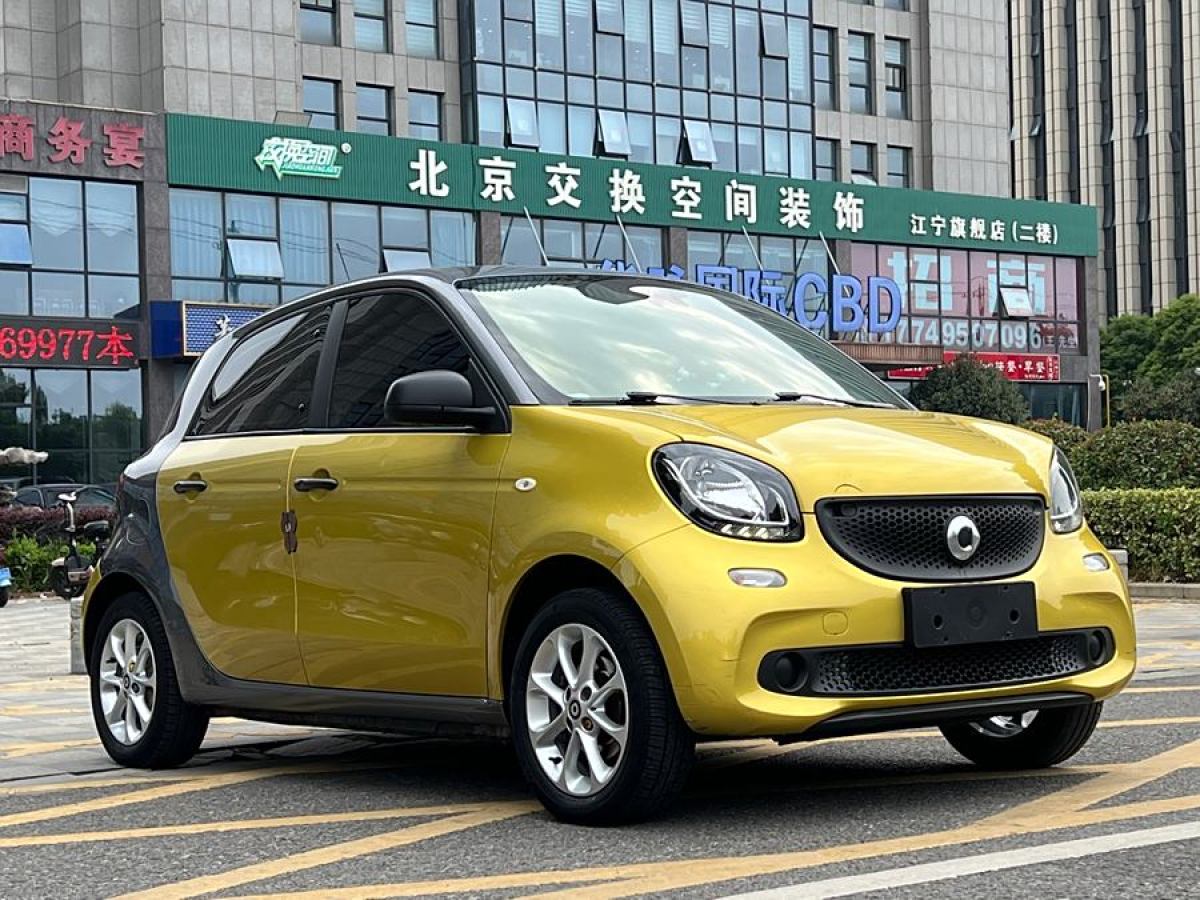 2017年10月smart forfour  2016款 1.0L 52千瓦靈動版