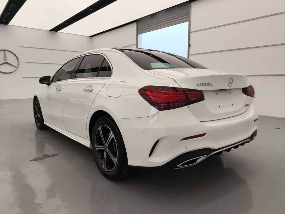 奔馳 奔馳A級(jí)  2023款 A 200 L 時(shí)尚型圖片