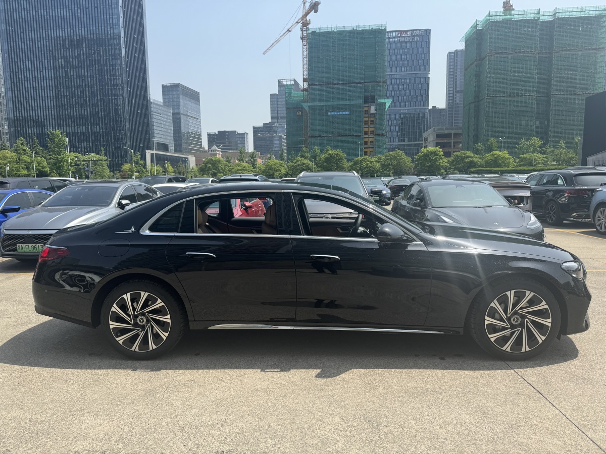 奔馳 奔馳E級(jí)  2025款 改款 E 300 L 豪華型圖片