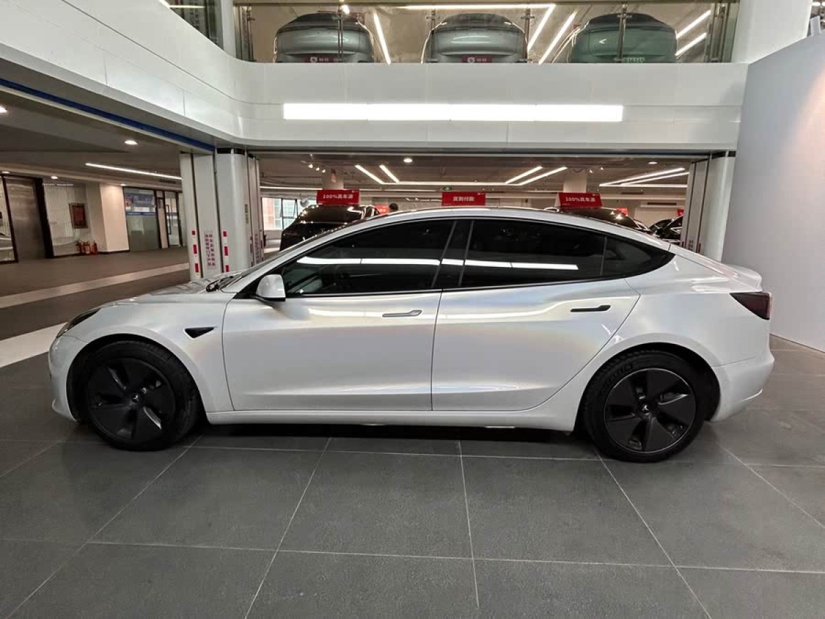 特斯拉 Model 3  2022款 后輪驅(qū)動(dòng)版圖片