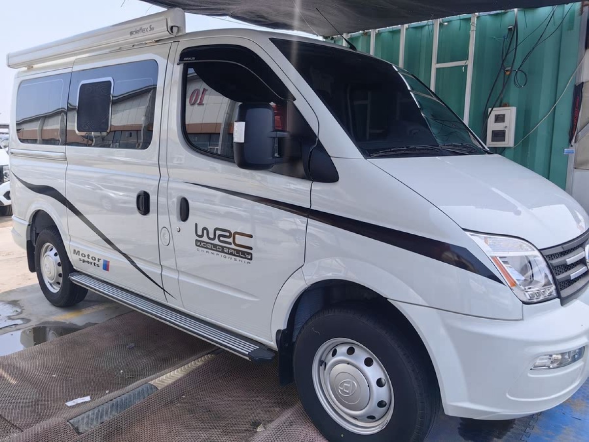 上汽大通 RV80  2021款 2.0T旅行家V80自行式B型房車舒享版橫床圖片
