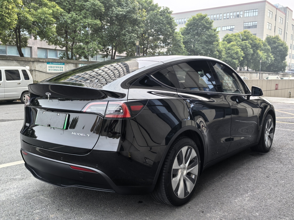 特斯拉 Model 3  2021款 改款 標(biāo)準(zhǔn)續(xù)航后驅(qū)升級(jí)版圖片