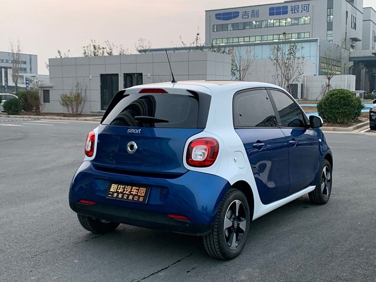 2018年10月smart forfour  2018款 1.0L 52千瓦激情版