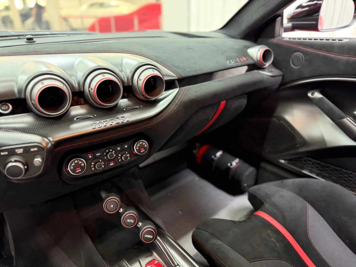 法拉利 F12berlinetta 法拉利F12-TDF中規(guī)頂配圖片