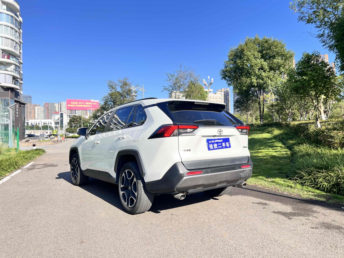 豐田 RAV4  2018款 榮放 2.0L CVT兩驅(qū)風(fēng)尚版圖片