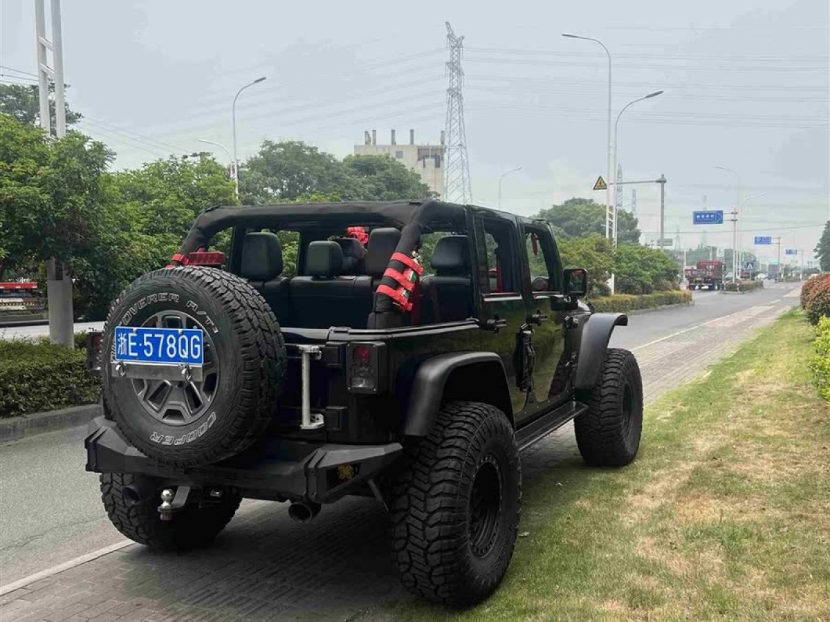 Jeep 牧馬人  2017款 3.0L Sahara 四門舒享版圖片
