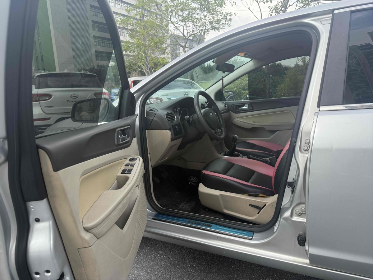 2014年9月福特 ?？怂? 2013款 三廂經(jīng)典 1.8L 手動(dòng)基本型