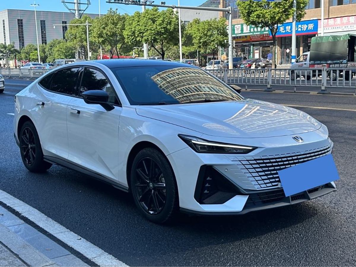 長(zhǎng)安 長(zhǎng)安UNI-V  2023款 1.5T 尊貴型圖片