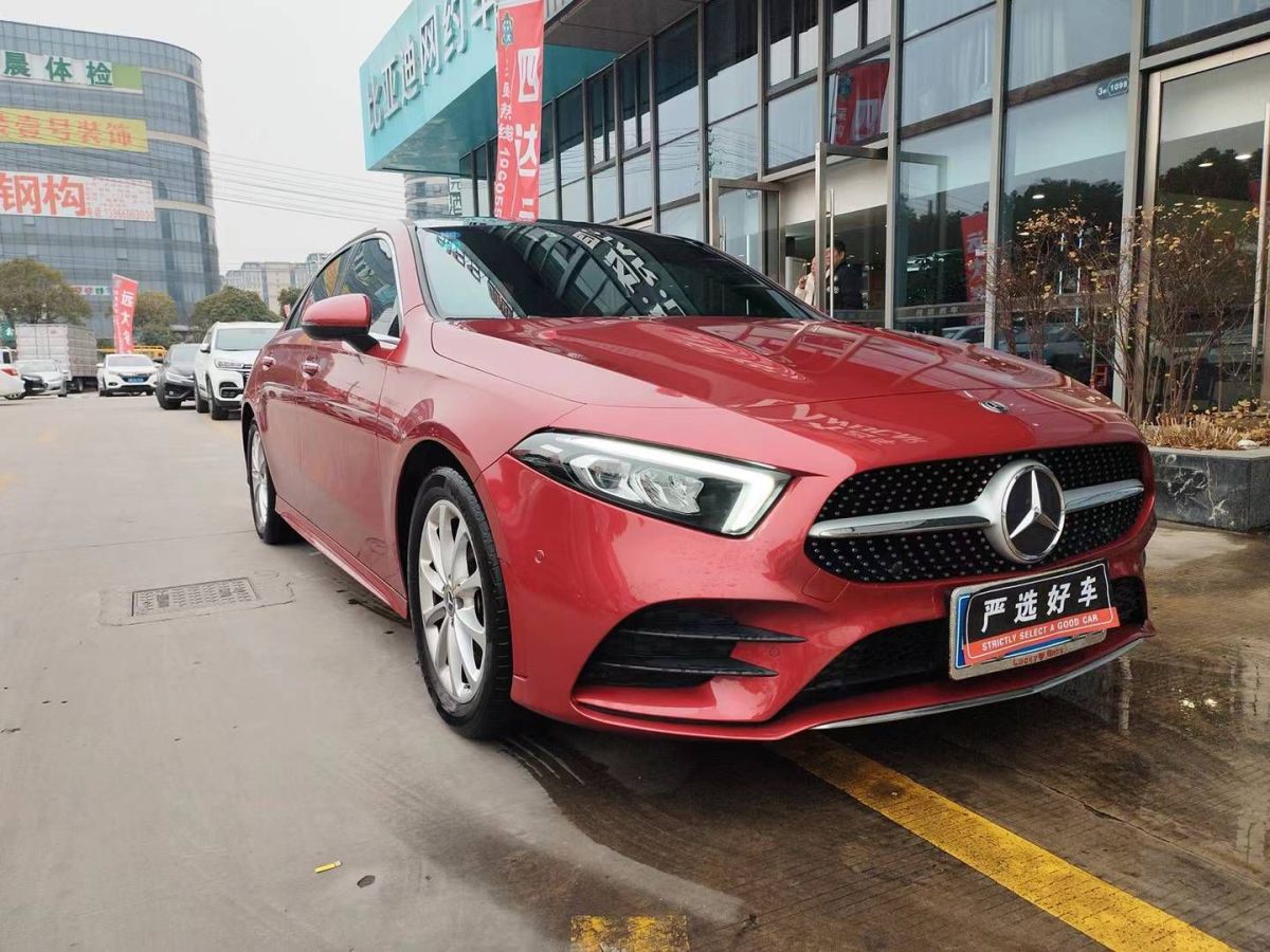 奔馳 奔馳A級  2019款  A 220 L 4MATIC 運動轎車圖片