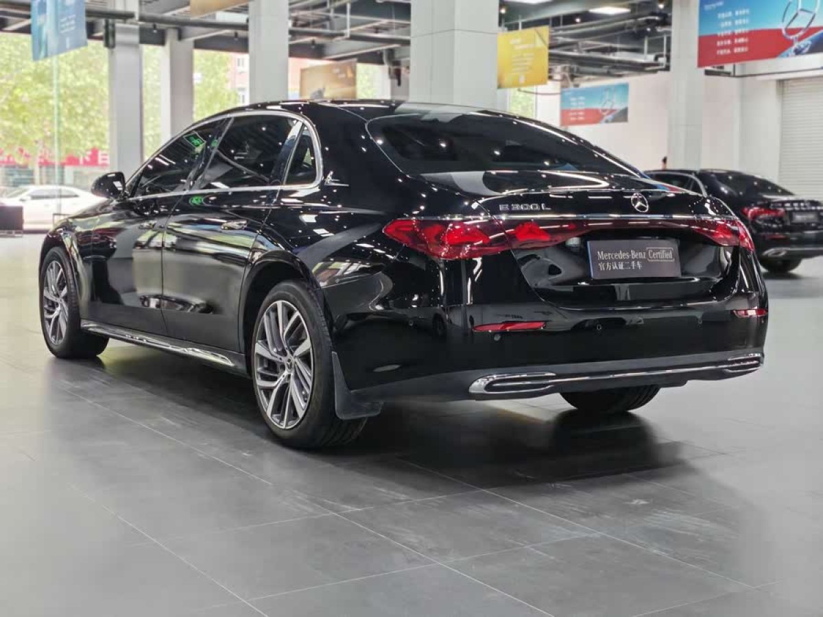 奔馳 奔馳E級  2024款 改款 E 300 L 時尚型圖片