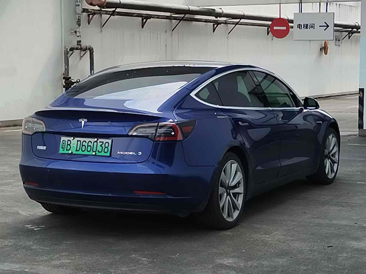 特斯拉 Model 3  2019款 標(biāo)準(zhǔn)續(xù)航后驅(qū)升級(jí)版圖片