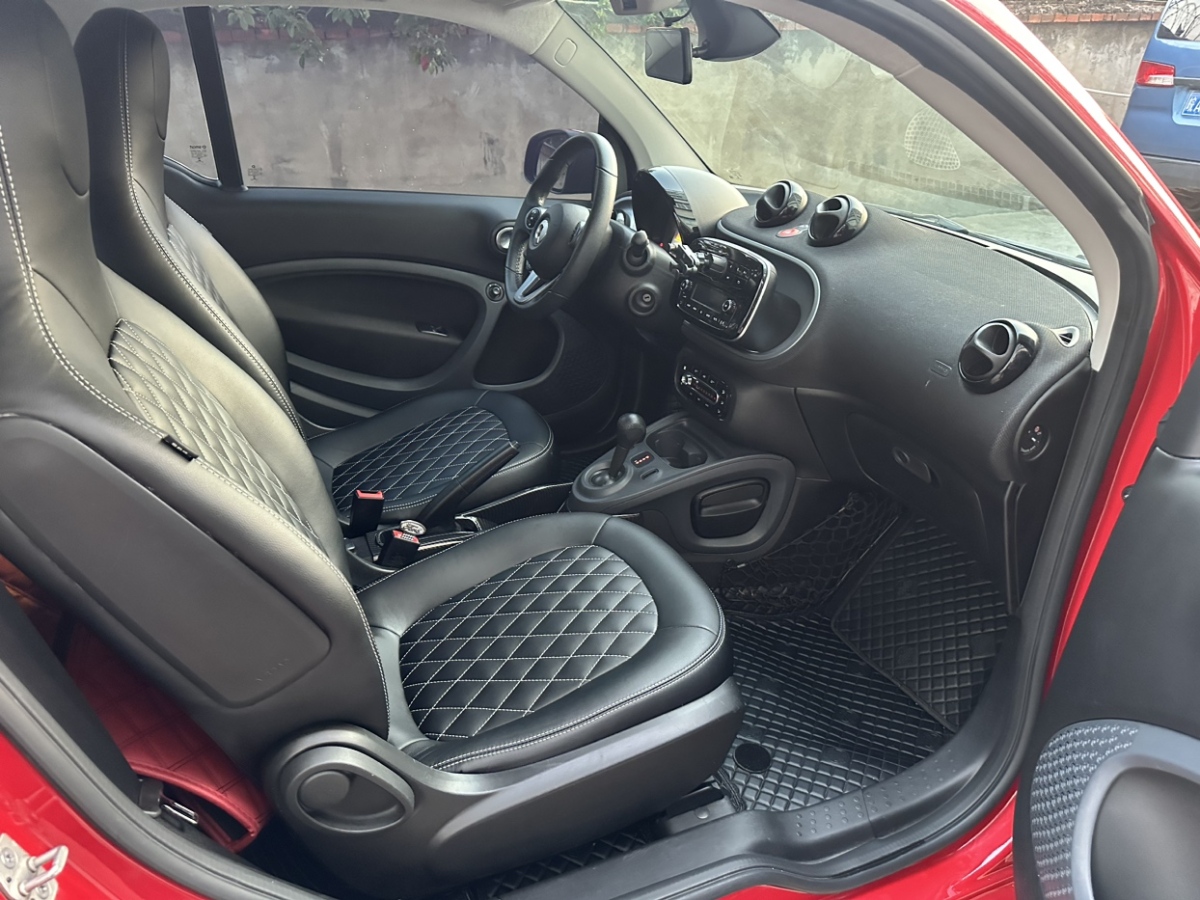 2019年11月smart fortwo  2019款 0.9T 66千瓦硬頂先鋒版 國VI