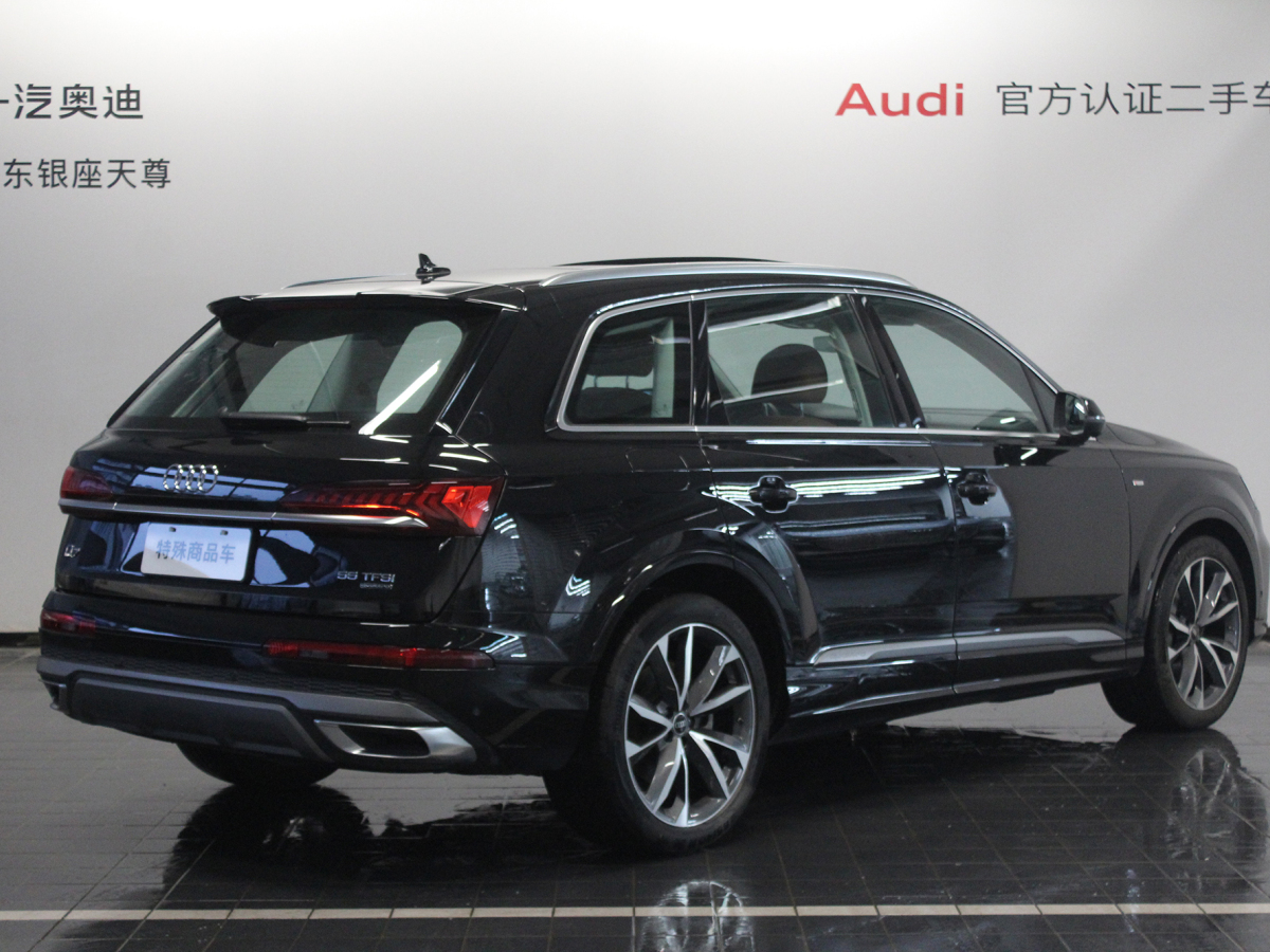 奧迪 奧迪Q7  2023款 55 TFSI quattro S line運(yùn)動(dòng)型圖片