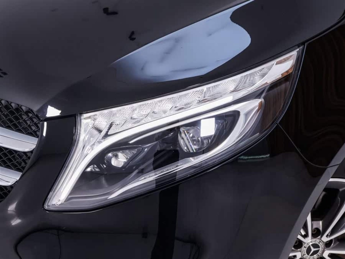 奔馳 V級(jí)  2021款 V 260 領(lǐng)航版圖片