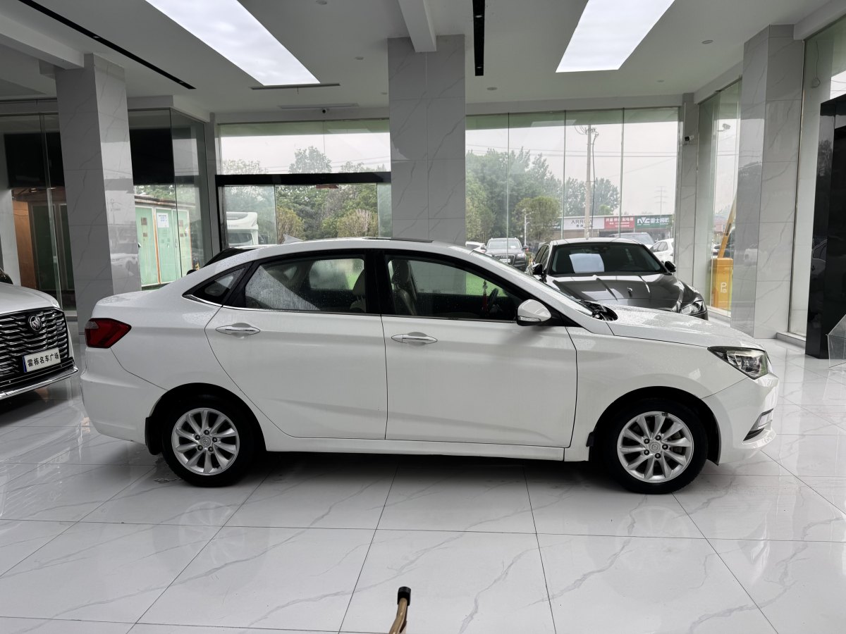 長(zhǎng)安 悅翔V7  2015款 1.6L 手動(dòng)樂(lè)享型 國(guó)V圖片