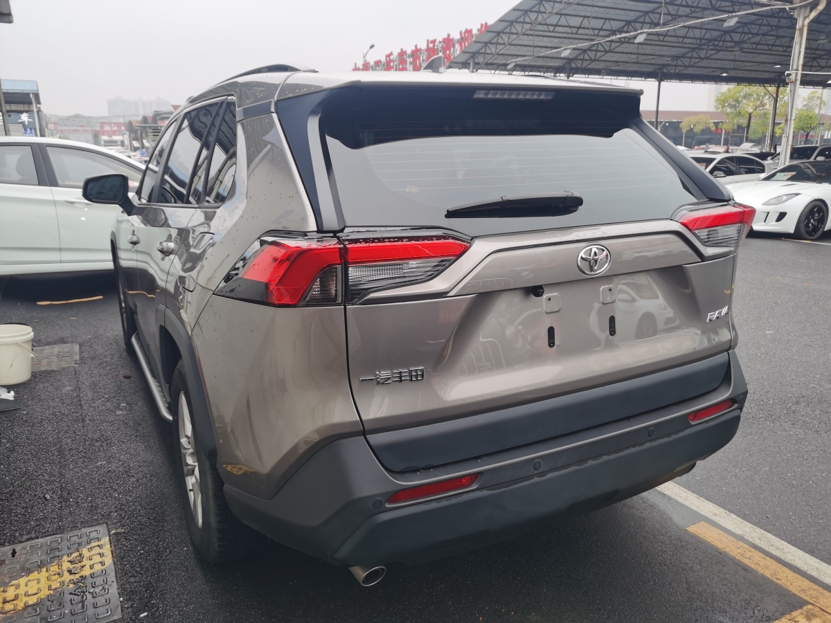 豐田 RAV4  2018款 榮放 2.0L CVT兩驅(qū)風(fēng)尚版圖片