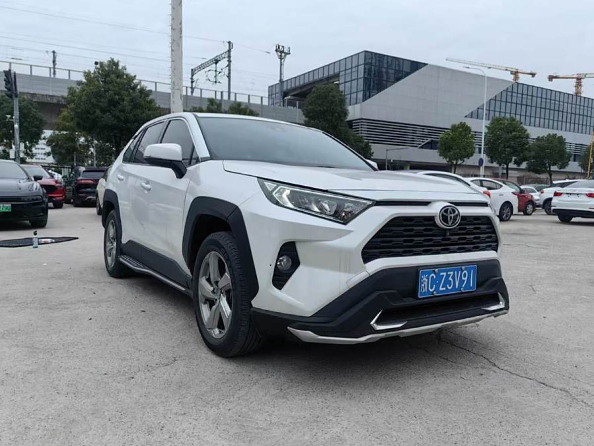 豐田 RAV4榮放  2022款 2.0L CVT兩驅(qū)風(fēng)尚版圖片