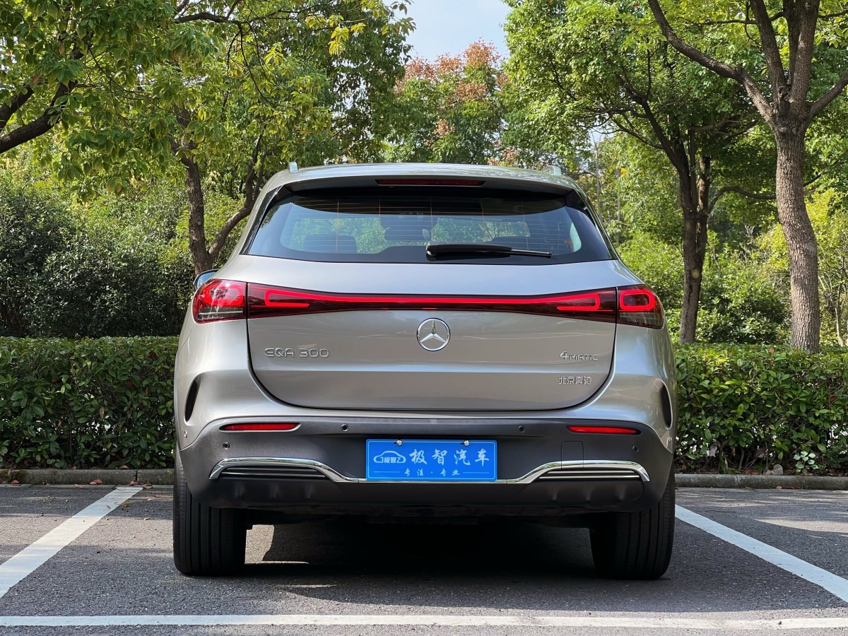 2022年3月奔馳 奔馳EQA  2022款 EQA 300 4MATIC 首發(fā)特別版