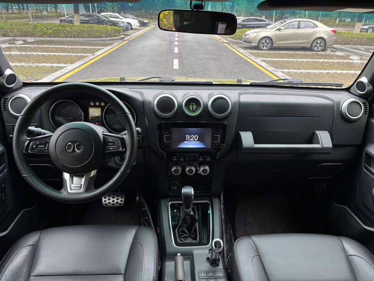 北京 BJ40  2016款 40L 2.0T 手動四驅(qū)尊貴版圖片
