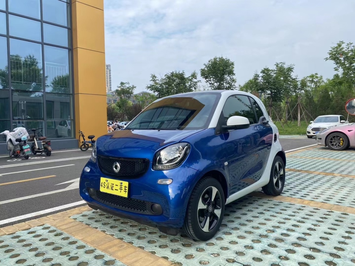 2018年5月smart forfour  2018款 1.0L 52千瓦激情版