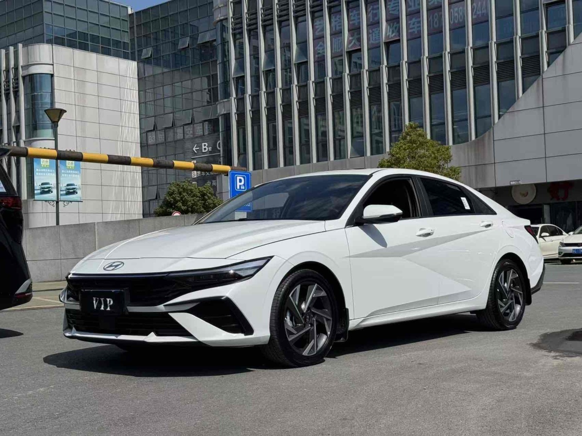 現(xiàn)代 伊蘭特  2023款 1.5L CVT LUX尊貴版圖片