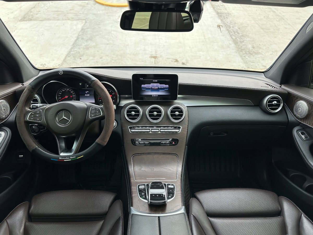 2017年8月奔驰 奔驰GLC  2017款 GLC 300 4MATIC 动感型