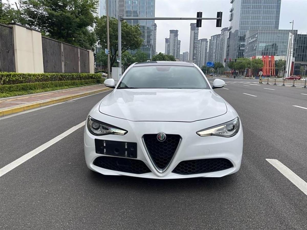 阿尔法·罗密欧 Giulia  2017款 2.0T 280HP 豪华版图片