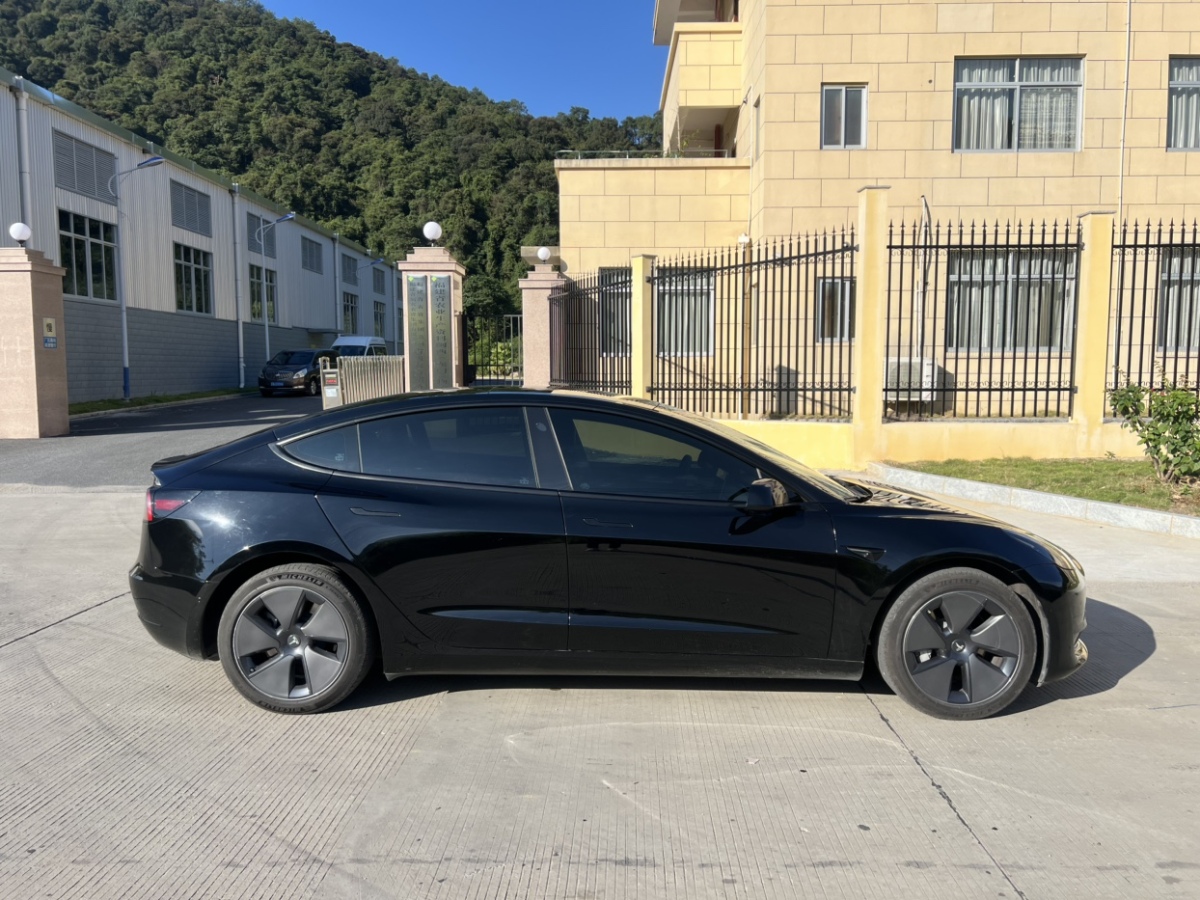 特斯拉 Model Y  2022款 改款 后輪驅(qū)動版圖片