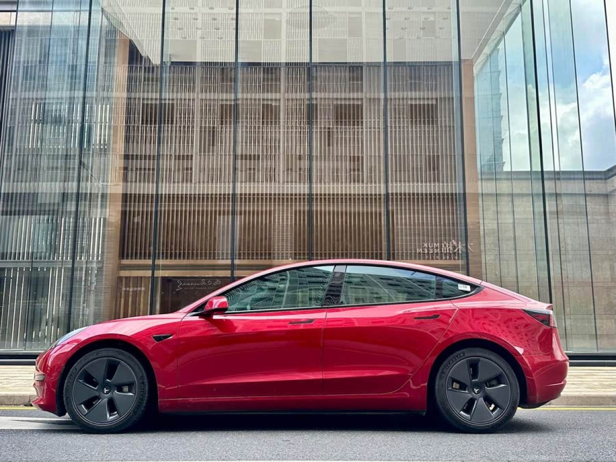 特斯拉 Model 3  2021款 改款 標(biāo)準(zhǔn)續(xù)航后驅(qū)升級(jí)版圖片