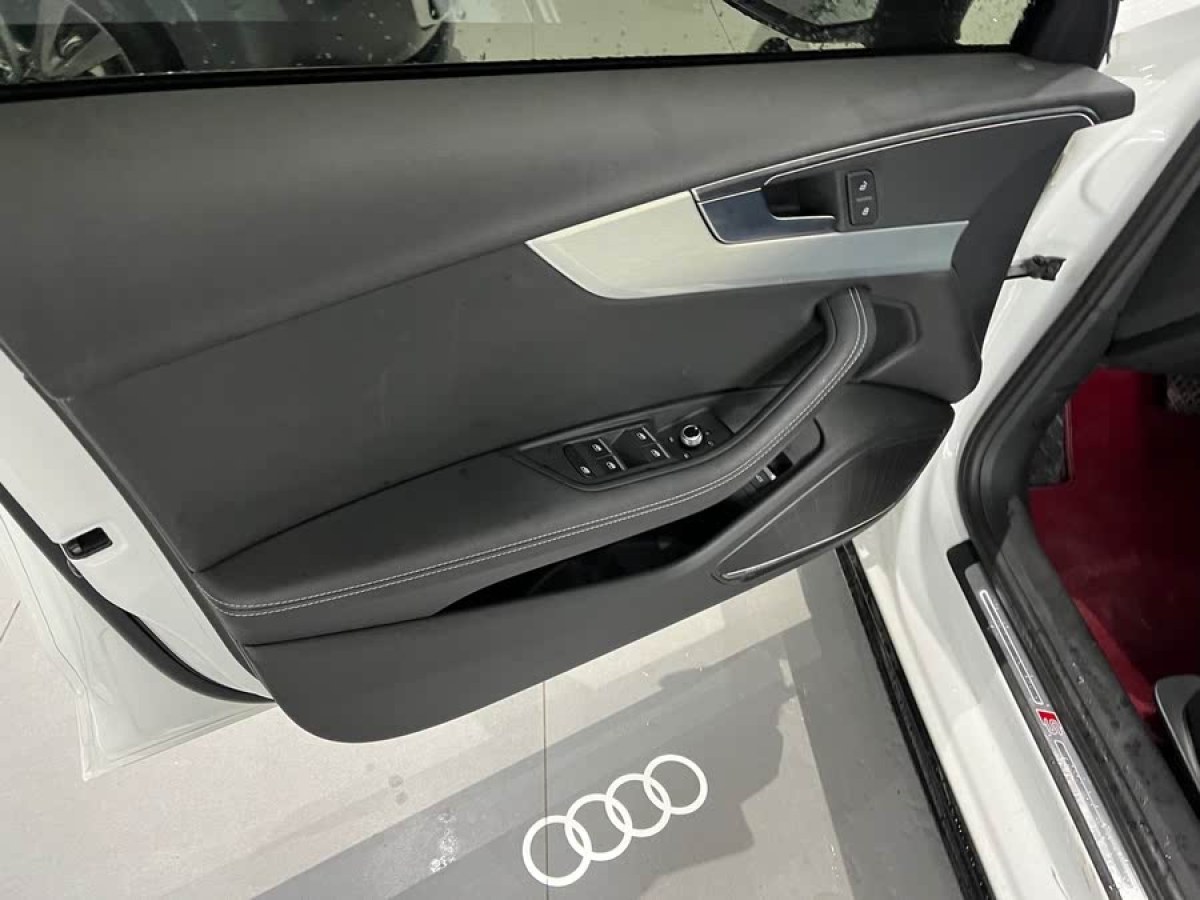 奧迪 奧迪A4L  2022款 40 TFSI 豪華動(dòng)感型圖片