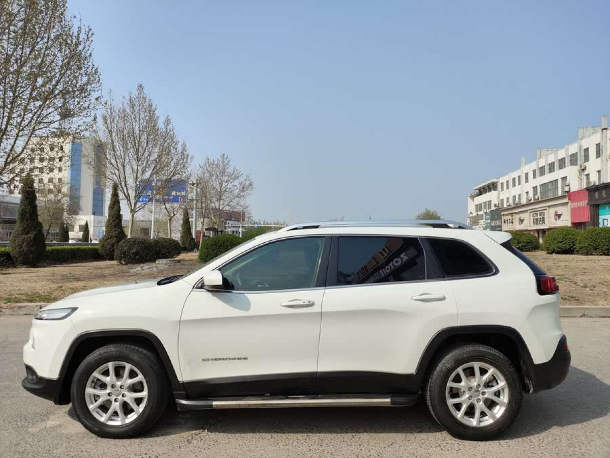 Jeep 自由光  2016款 2.4L 專業(yè)智能版圖片