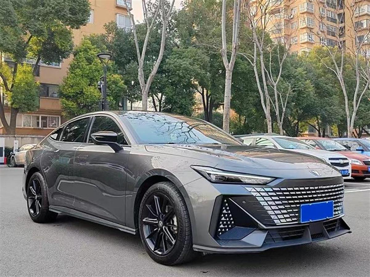 长安 长安UNI-V  2022款 1.5T 卓越型图片