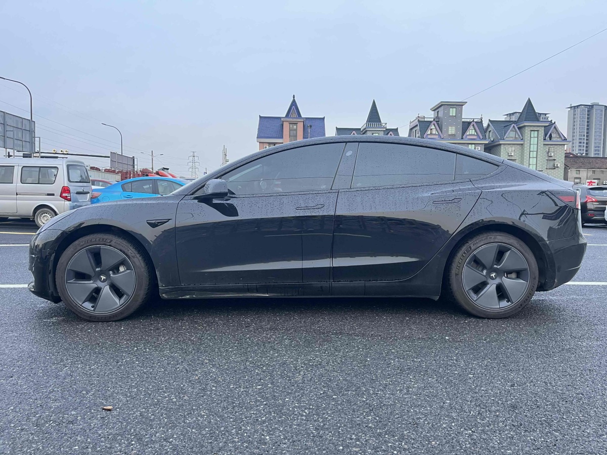 特斯拉 Model Y  2020款 改款 標(biāo)準(zhǔn)續(xù)航后驅(qū)升級(jí)版圖片