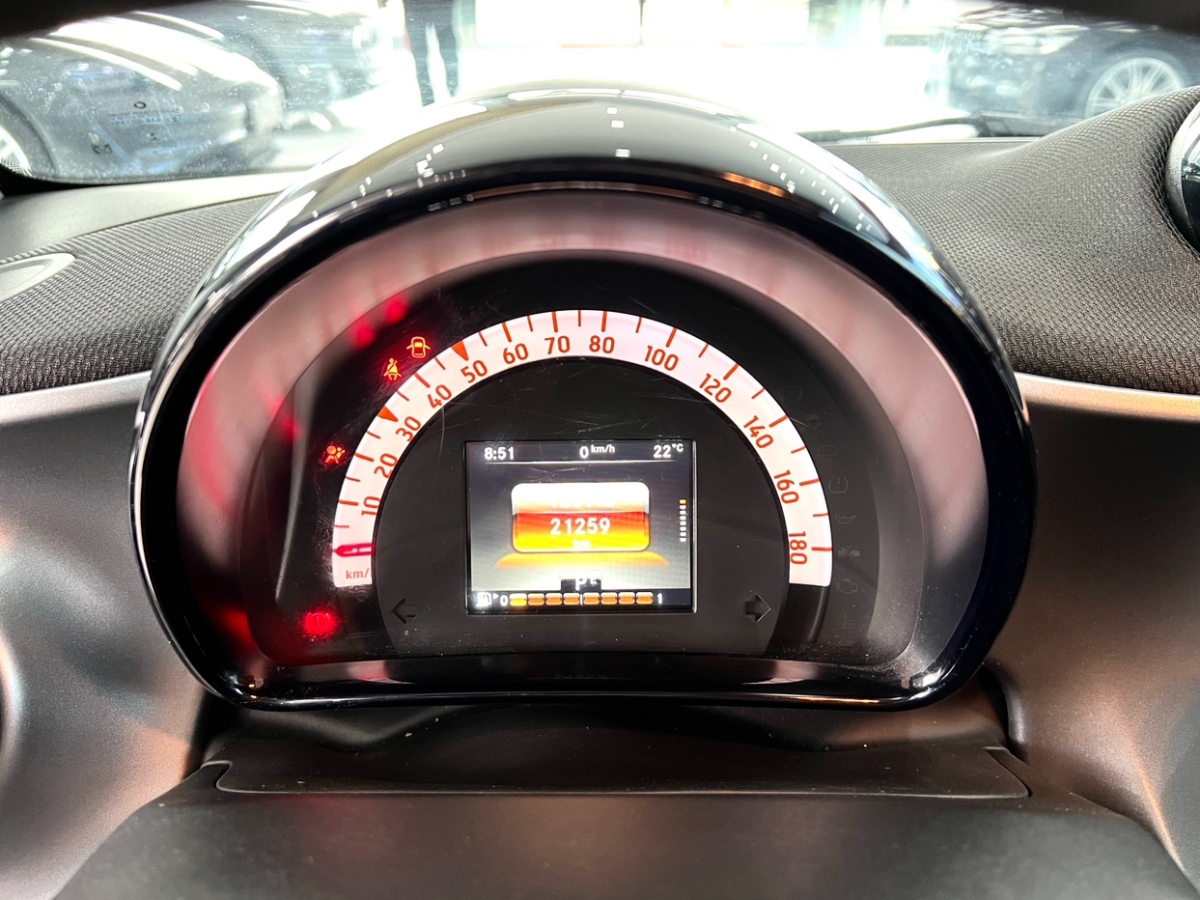 2019年8月smart fortwo  2019款 0.9T 66千瓦硬頂風(fēng)擎版 國VI