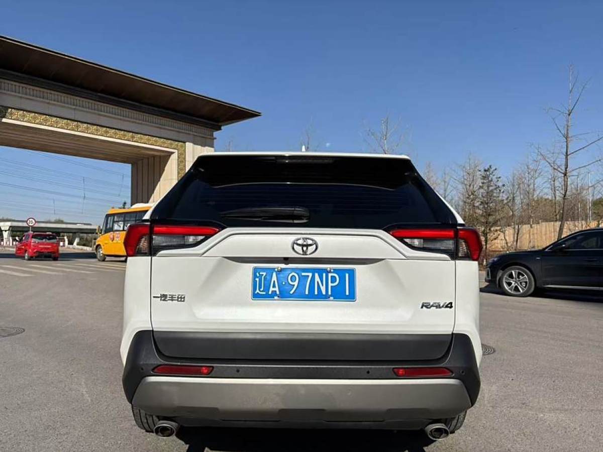 豐田 RAV4榮放  2023款 2.0L CVT兩驅(qū)20周年鉑金紀(jì)念版圖片