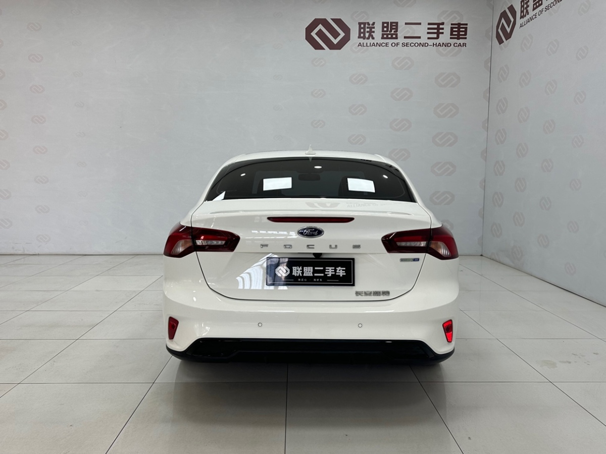 福特 福克斯  2022款 三厢 EcoBoost 180 自动竞速版图片