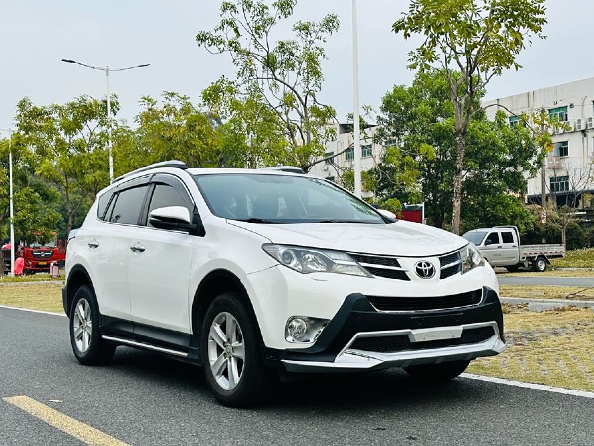 2014年5月豐田 RAV4榮放  2013款 2.5L 自動四驅(qū)精英版