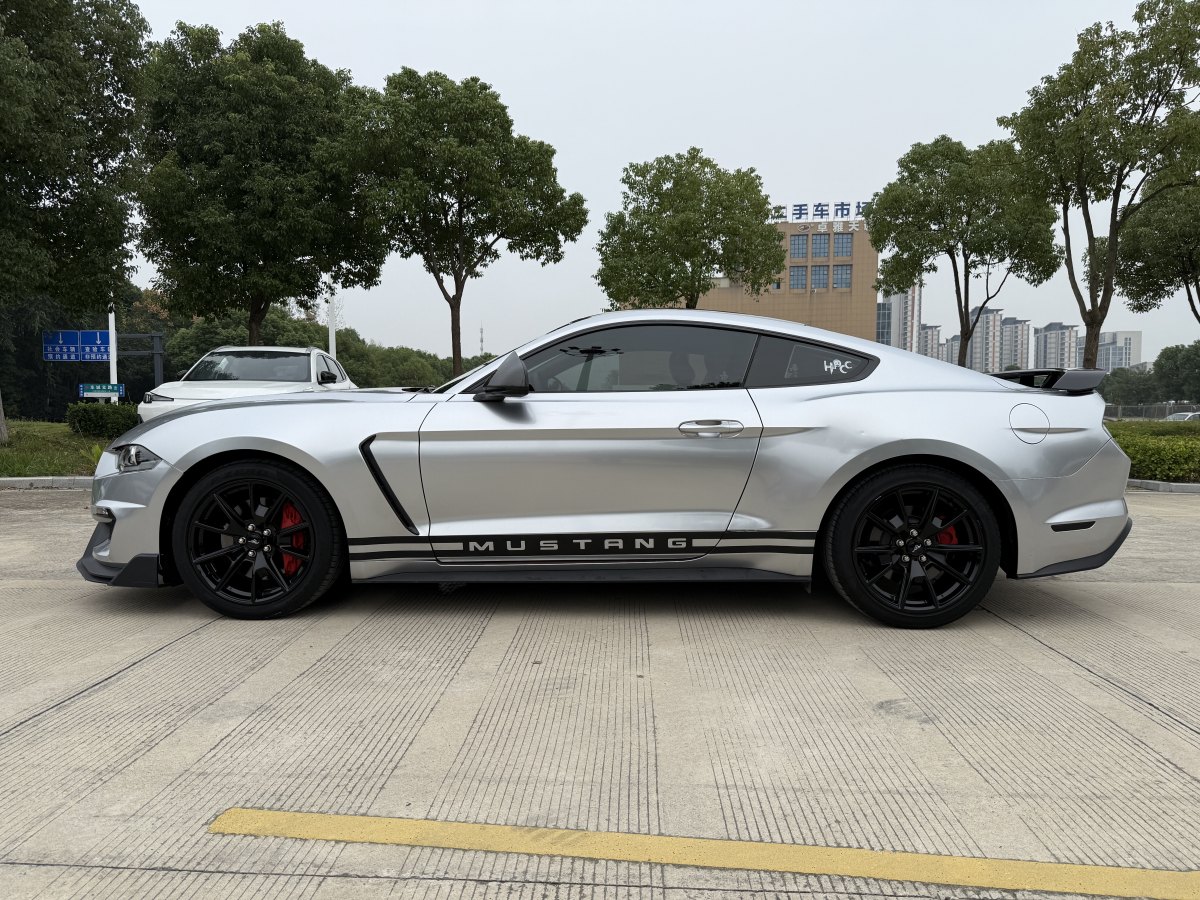 2020年9月福特 Mustang  2020款 2.3L EcoBoost 黑曜魅影特別版