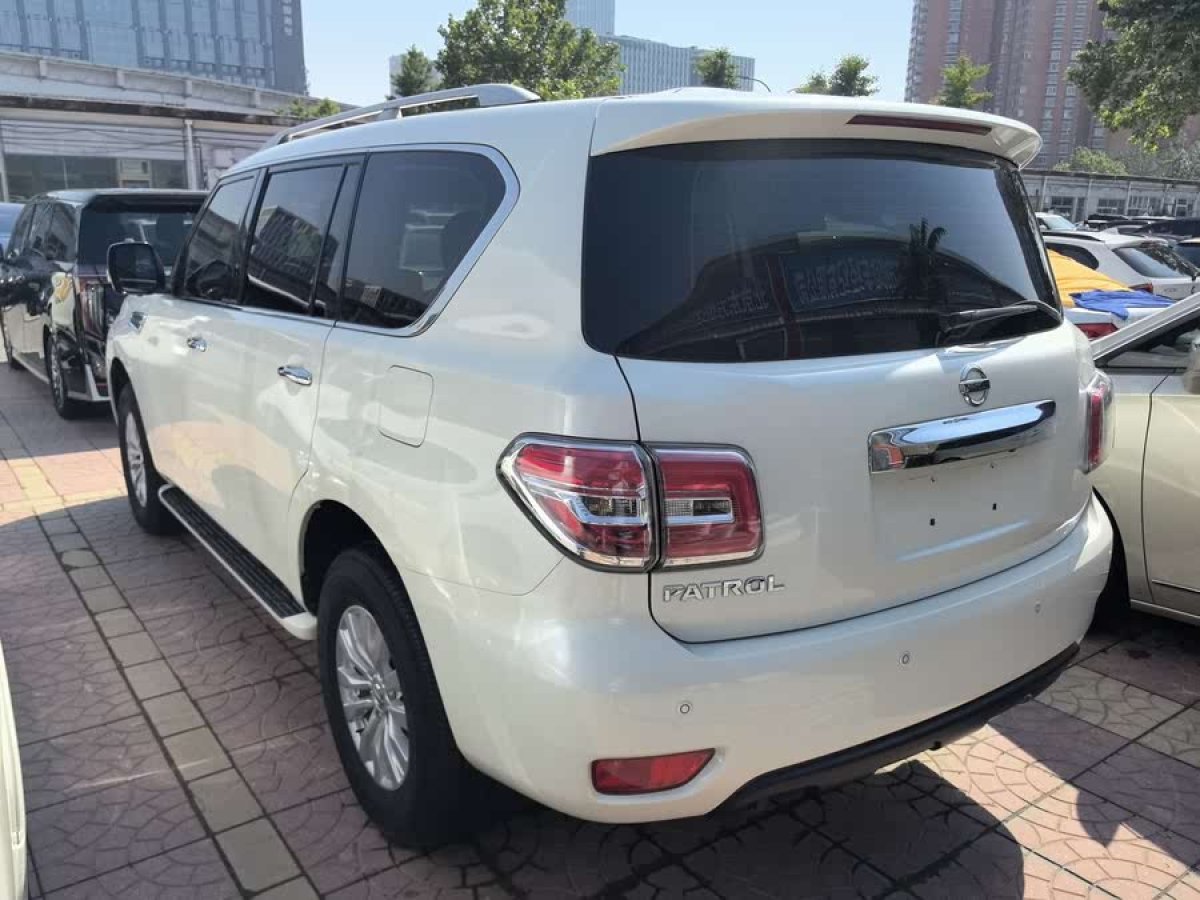 日產(chǎn) 途樂  2018款 4.0L 領(lǐng)英型圖片