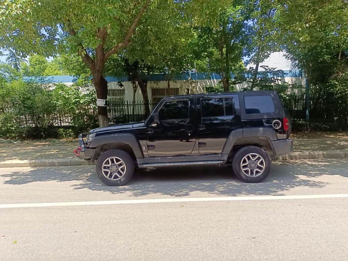 北京 BJ40  2017款 40L 2.3T 自動四驅(qū)環(huán)塔冠軍版圖片