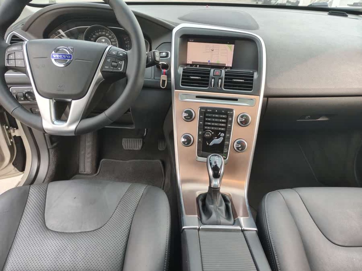 沃爾沃 XC60  2017款 T5 AWD 智進(jìn)升級(jí)版圖片