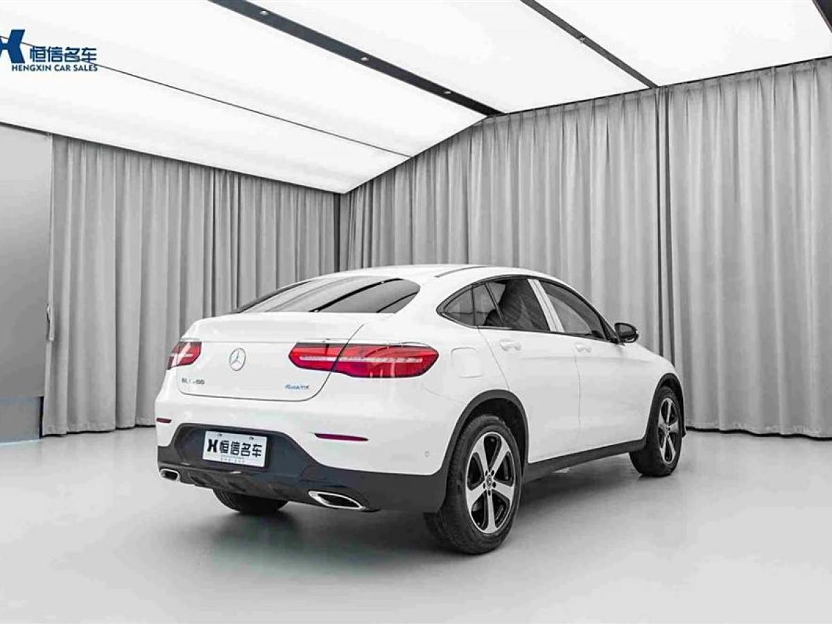 2019年1月奔馳 奔馳GLC  2023款 GLC 300 4MATIC 轎跑SUV