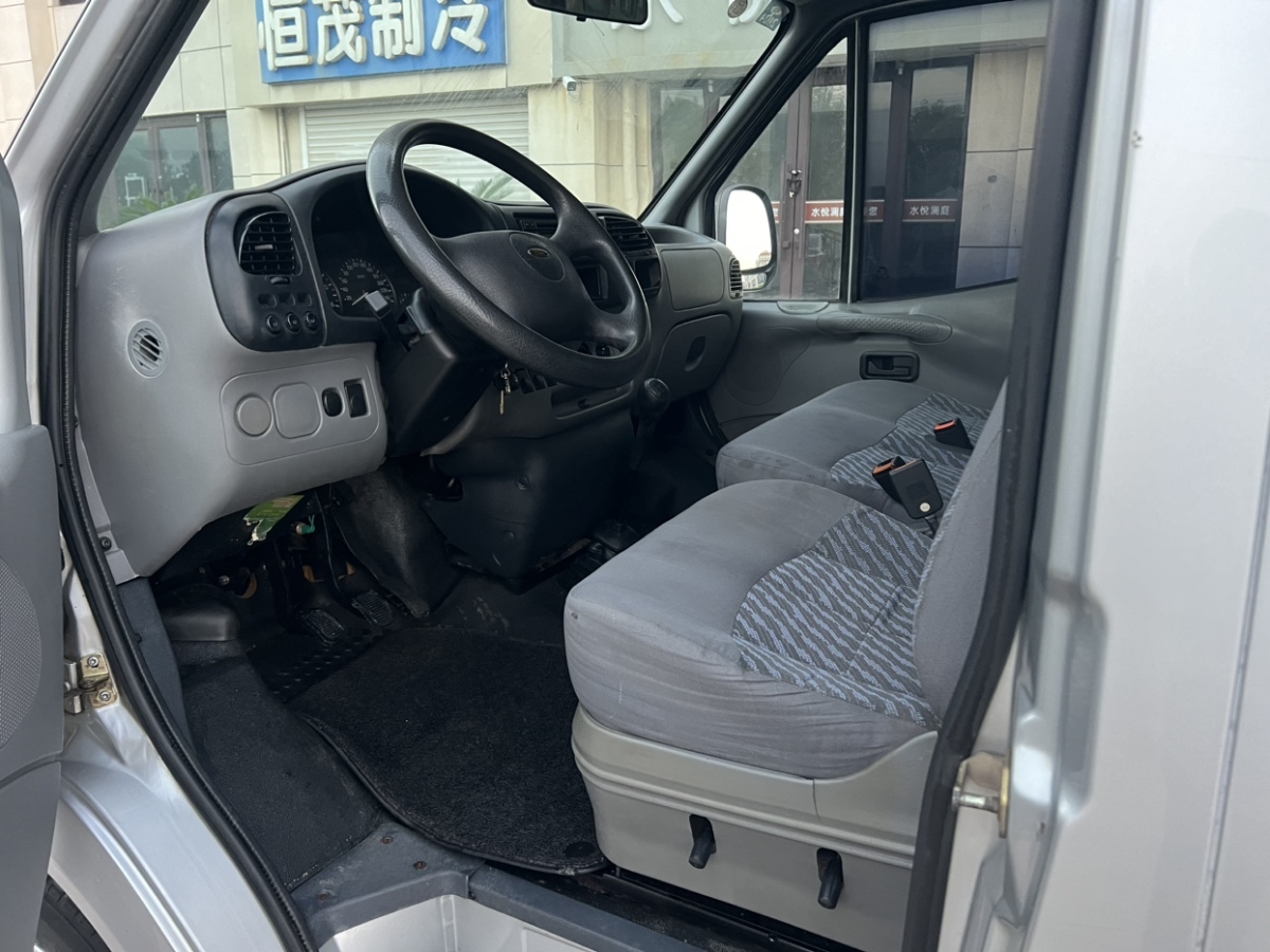 福特 經(jīng)典全順  2013款 2.8T柴油廂式運輸車短軸中頂JX493ZLQ4圖片